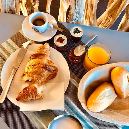 Palm Garavan Μεντόν