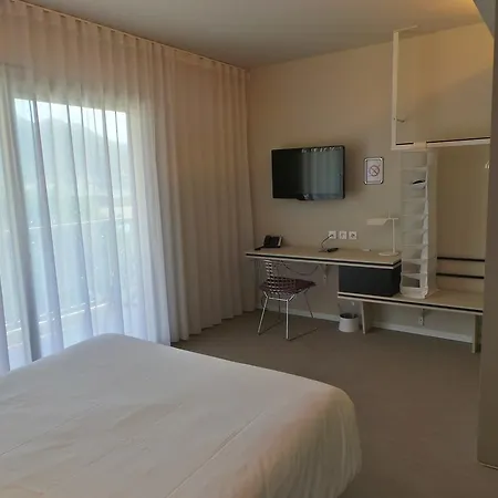 Ξενοδοχείο Palm Garavan Μεντόν